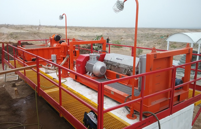 decabter centrifuges + shale shaker for solids removal unit